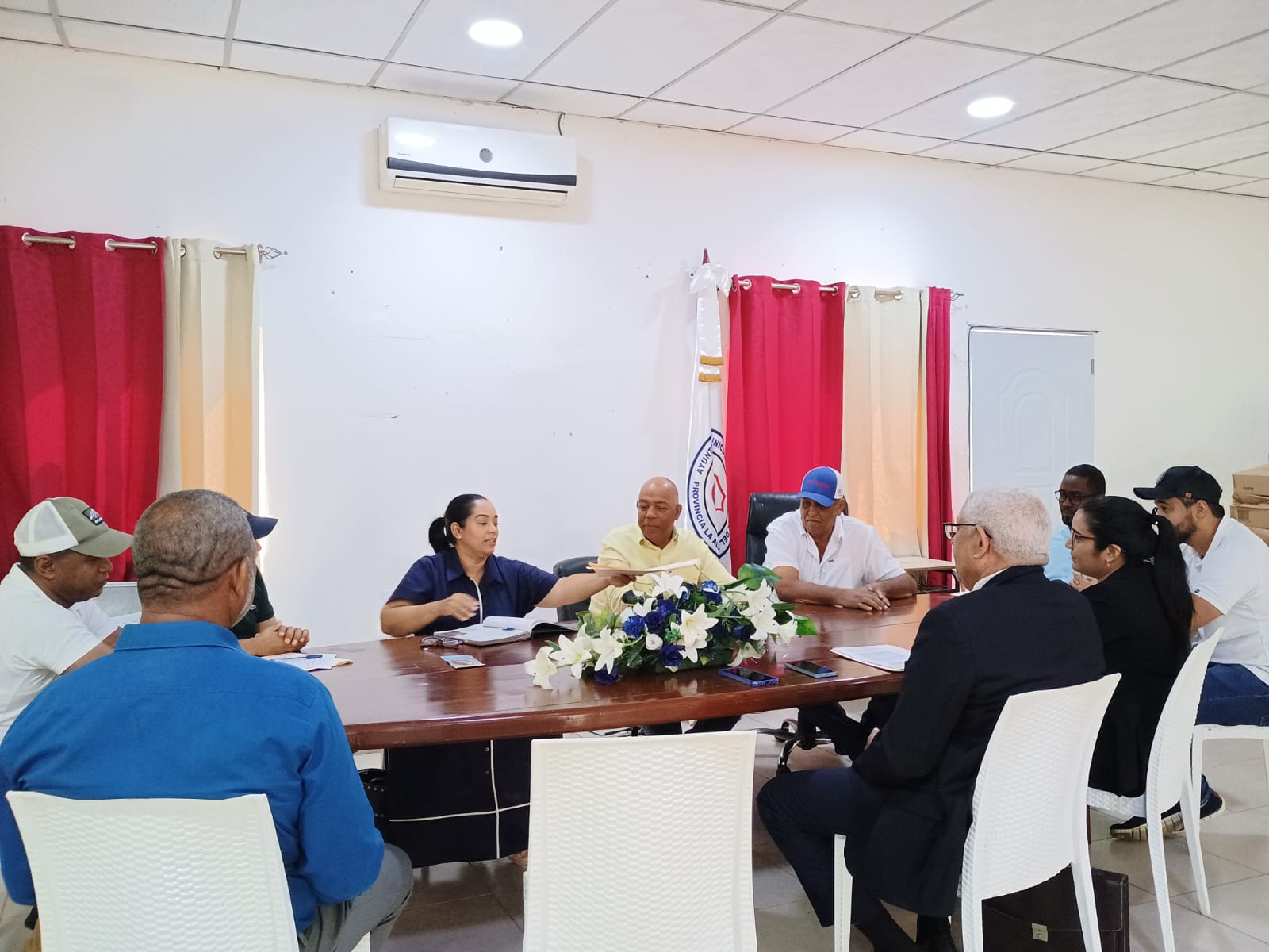Ayuntamiento de San Rafael del Yuma coordina con el SNS y comunitarios de Boca de Chavon remozamiento y construcción de Centro de Salud en Boca de Chavón