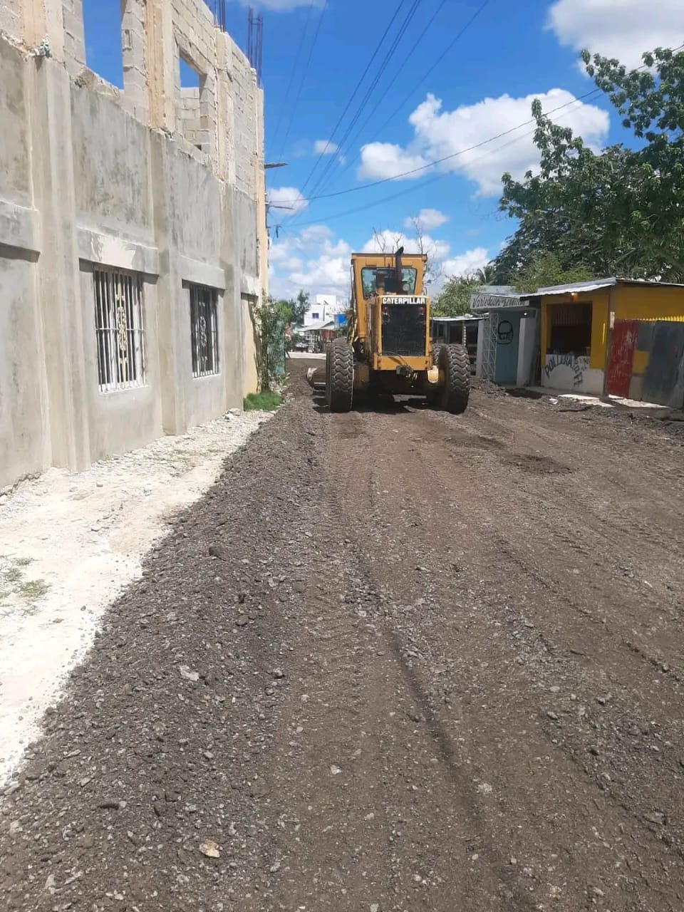 Ayuntamiento de San Rafael del Yuma Avanza en el Acondicionamiento del Barrio Haití Chiquito en Benerito