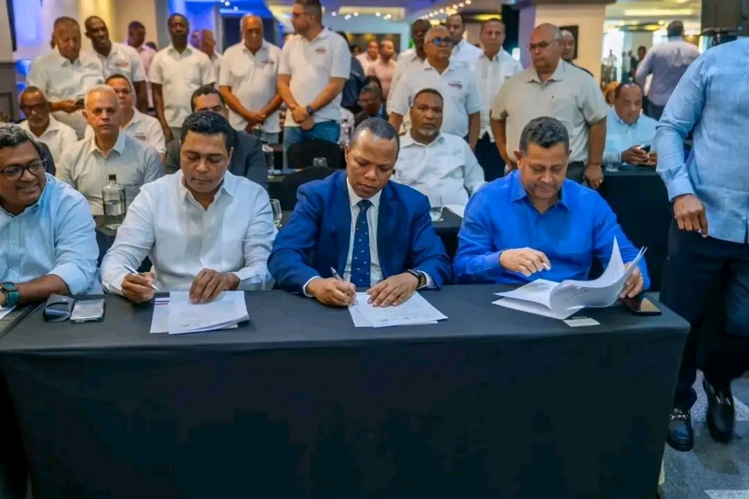 Alcalde de San Rafael del Yuma Participa en Firma de la Declaración por Ciudades Más Seguras