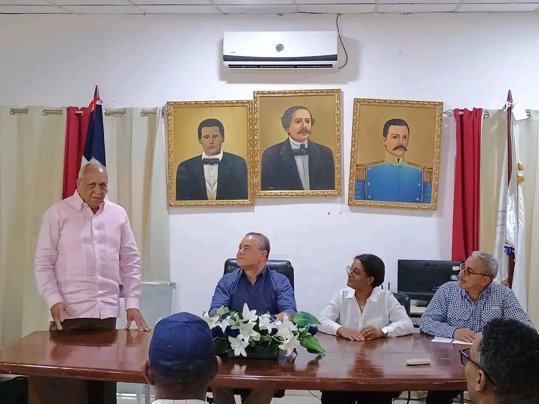 Autoridades y Productores Abordan Desarrollo del Proyecto Bahigua, Mejora de Caminos Vecinales y Fortalecimiento del Sector Agrícola en San Rafael del Yuma.