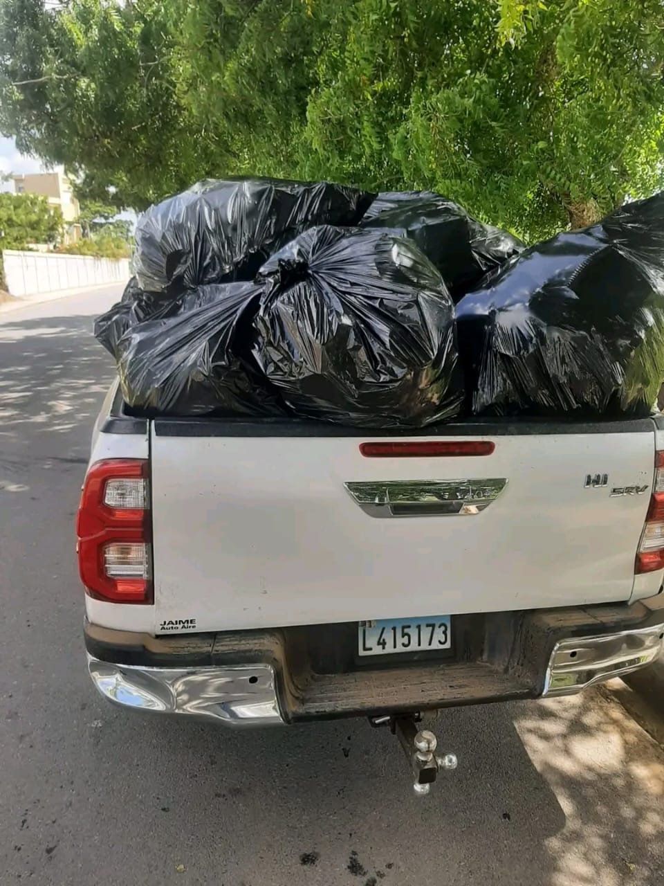 Ayuntamiento Municipal de San Rafael del Yuma realiza jornada de limpieza en la carretera Benerito–Padre Nuestro